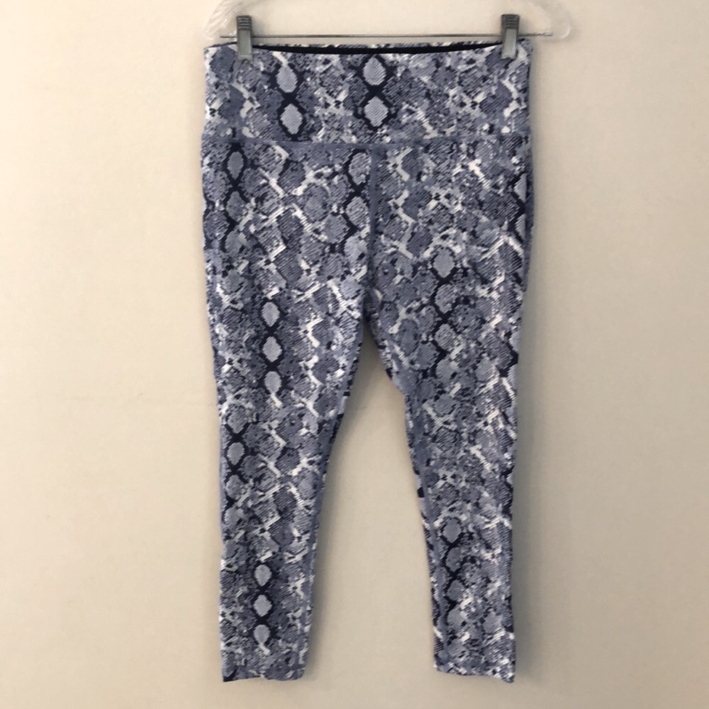 VOGO Athletica Classic blue & white snake print cropped leggings soft stretch LG